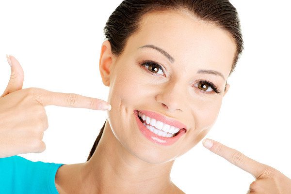 Полоски для домашнего отбеливания разрушают зубы