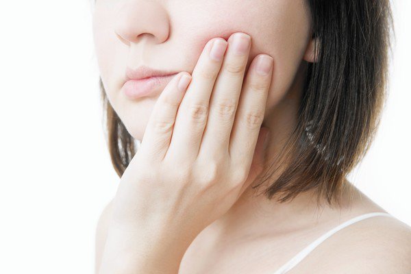 Если болит зуб: советы, как унять боль до визита в стоматологию