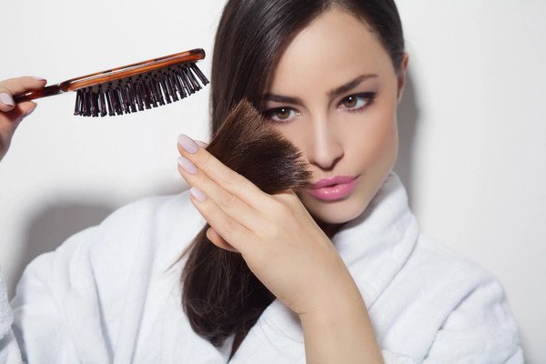 Популярный салонный уход за волосами: плюсы и минусы процедур
