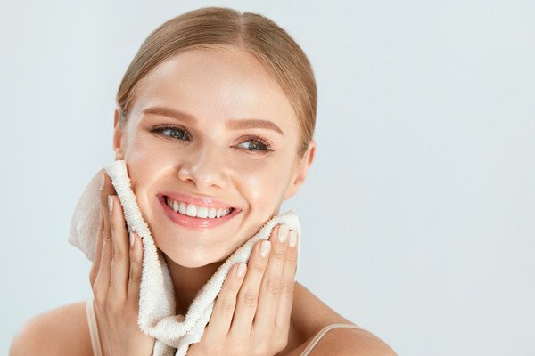 Чем безопасно и эффективно очистить проблемную кожу. Обзор средств