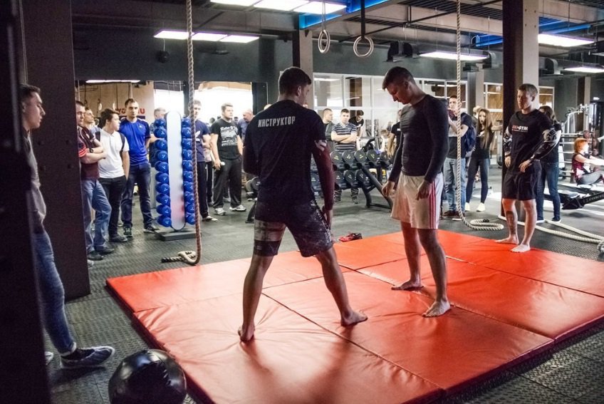 Юни джим пенза окружной. Uni Gym Пенза Терновский. Юни Джим Пенза Терновский куст. Терновский куст Пенза тренажерный зал. Великанов Андрей Пенза ЮНИДЖИ.