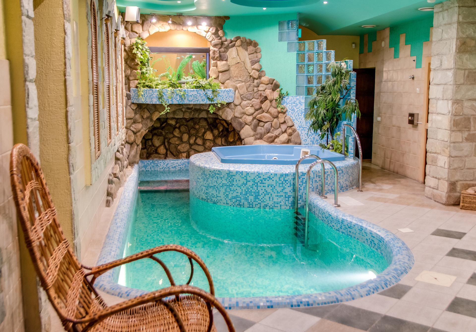 Бани г самары. Самара улица Чкалова 90а Wellness Spa Grotto. Сафари сауна Самара. Баня Самара с бассейном. Сауна Самара с бассейном.