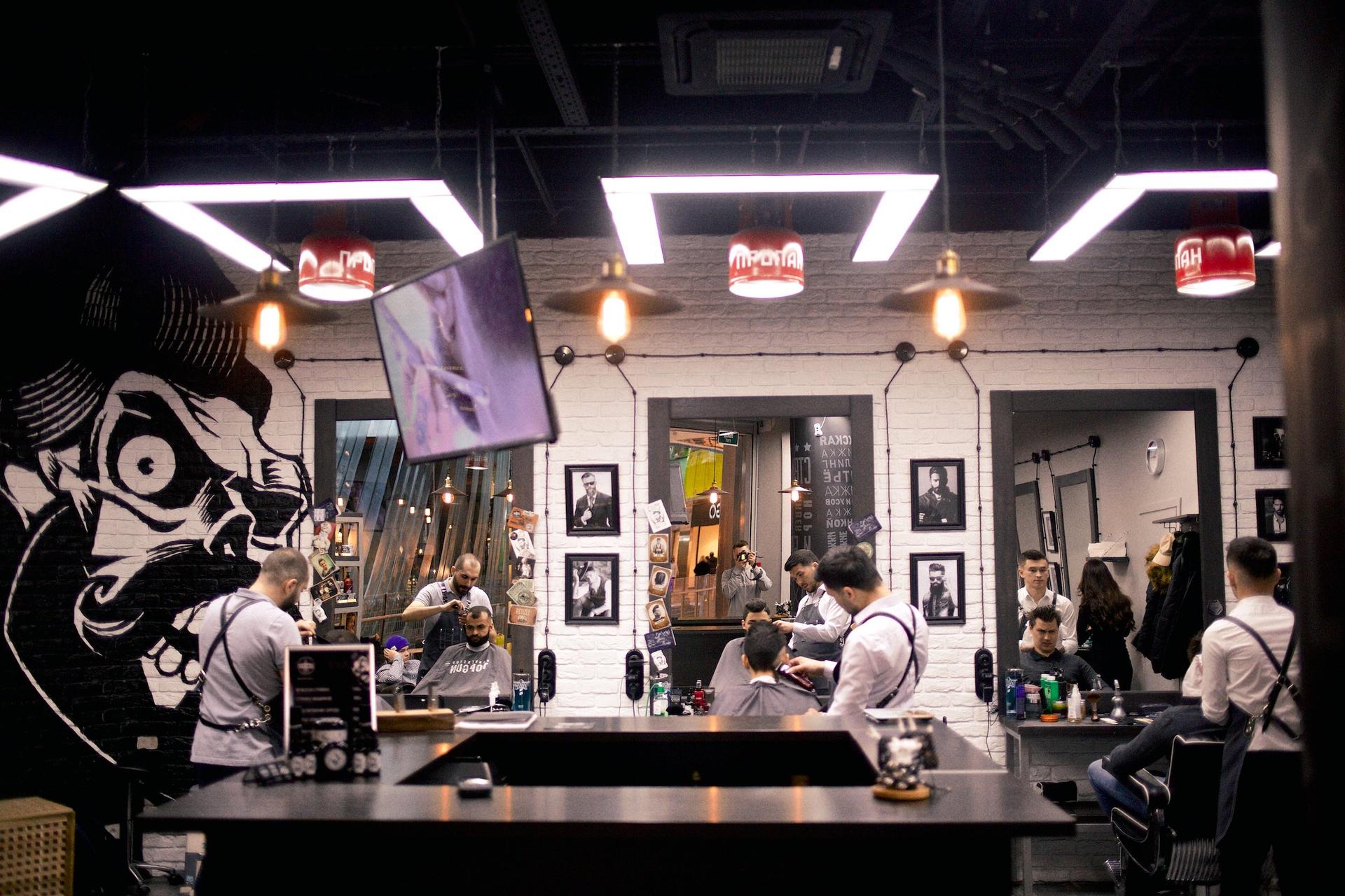 Топ ган барбершоп. Top Gun Barbershop Москва. Барбершоп Кунцево Плаза. Кунцево Плаза барбершоп топ. Top Gun Преображенская площадь.