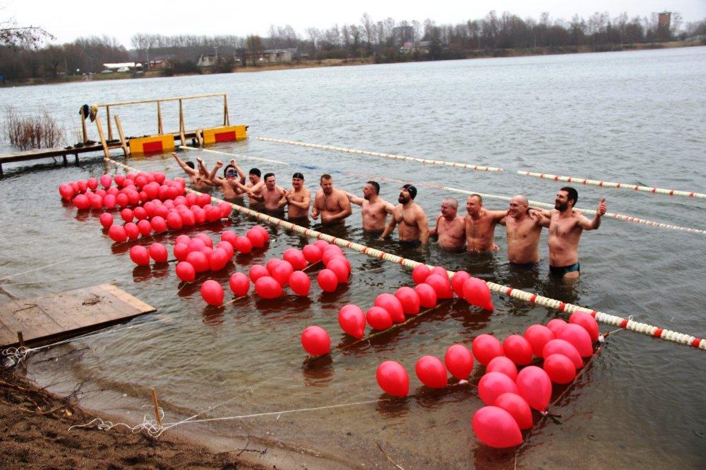 Клуб моржей озерки. Янтарные моржи. Клуб янтарные моржи. Вельяминовские моржи. Моржи Купчино сейчас.