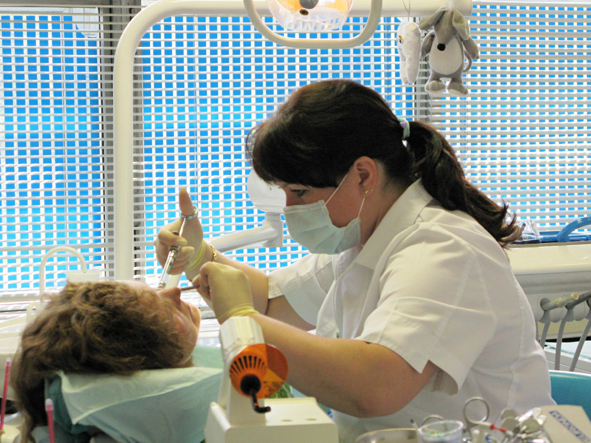 Лечение зубов Томск Измайловская Покрытие зуба защитным лаком Томск Кабельный
